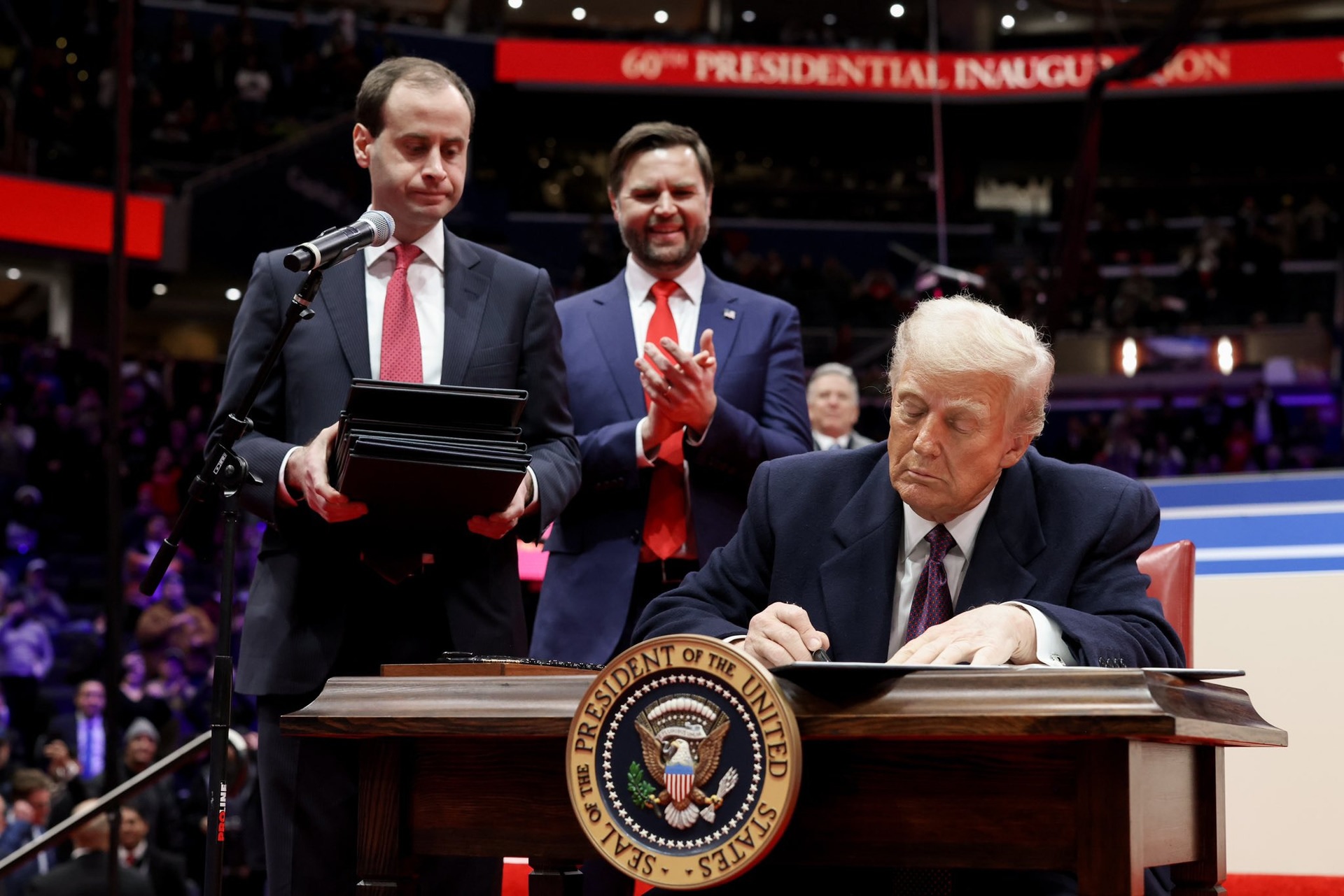 Trump entließ in einer Nacht mindestens 12 Generalinspektoren Foto 1