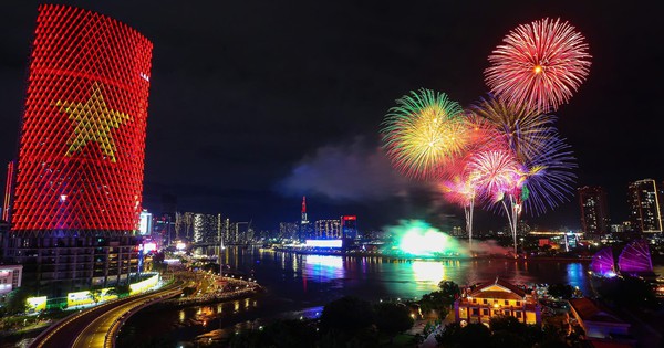 Fahrzeuge werden aus den Straßen im Zentrum von Ho-Chi-Minh-Stadt verbannt, um das Feuerwerk zum Tet 2025 zu ermöglichen