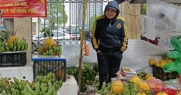 설날을 앞두고 녹색 바나나의 가격은 한 묶음에 50만 VND이며, 상인들은 "팔 수 있는 바나나도 없다"고 말했습니다.