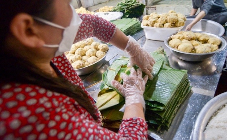 The profession of making Chung cake for Tet in Tranh Khuc village has existed for a long time.