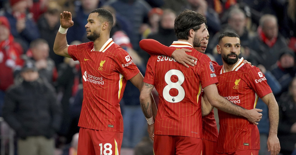 El Liverpool muestra su poder destructivo, el Arsenal 'suda' para ganar tras la tarjeta roja