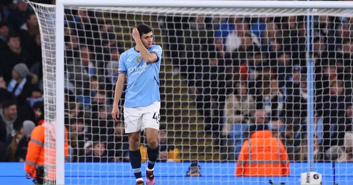 El debut del novato del Manchester City fue desastroso y el entrenador Pep Guardiola dice algo sorprendente