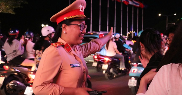 ប៉ូលិស​ចរាចរណ៍​ទីក្រុង​ហូជីមិញ​ចំណាំ​ផ្លូវ​ត្រូវ​បាន​ហាមប្រាម​នៅ​ថ្ងៃ​ចូលឆ្នាំ​សកល