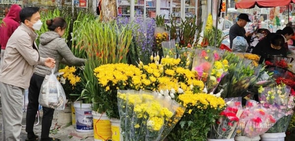 Marché du 27 Têt, les prix des denrées alimentaires sont stables, le pouvoir d'achat augmente