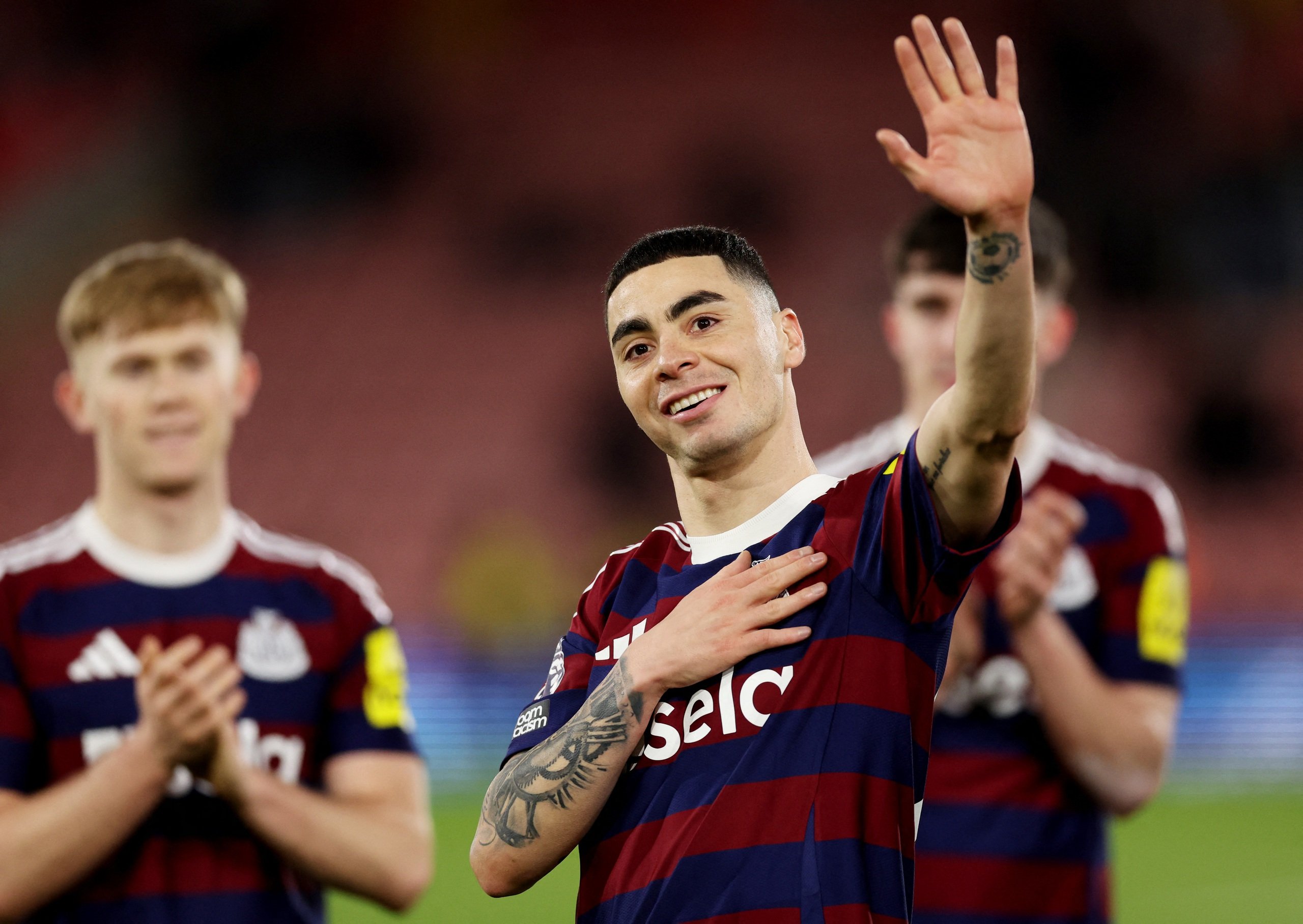 Miguel Almiron đã nói lời chia tay CĐV Newcastle, trở lại MLS đối đầu Messi