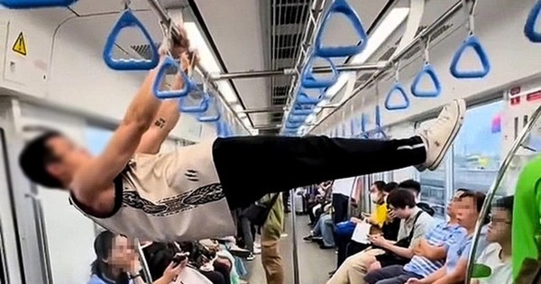 Proposing the police to handle the case of a young man doing pull-ups on the HCMC metro