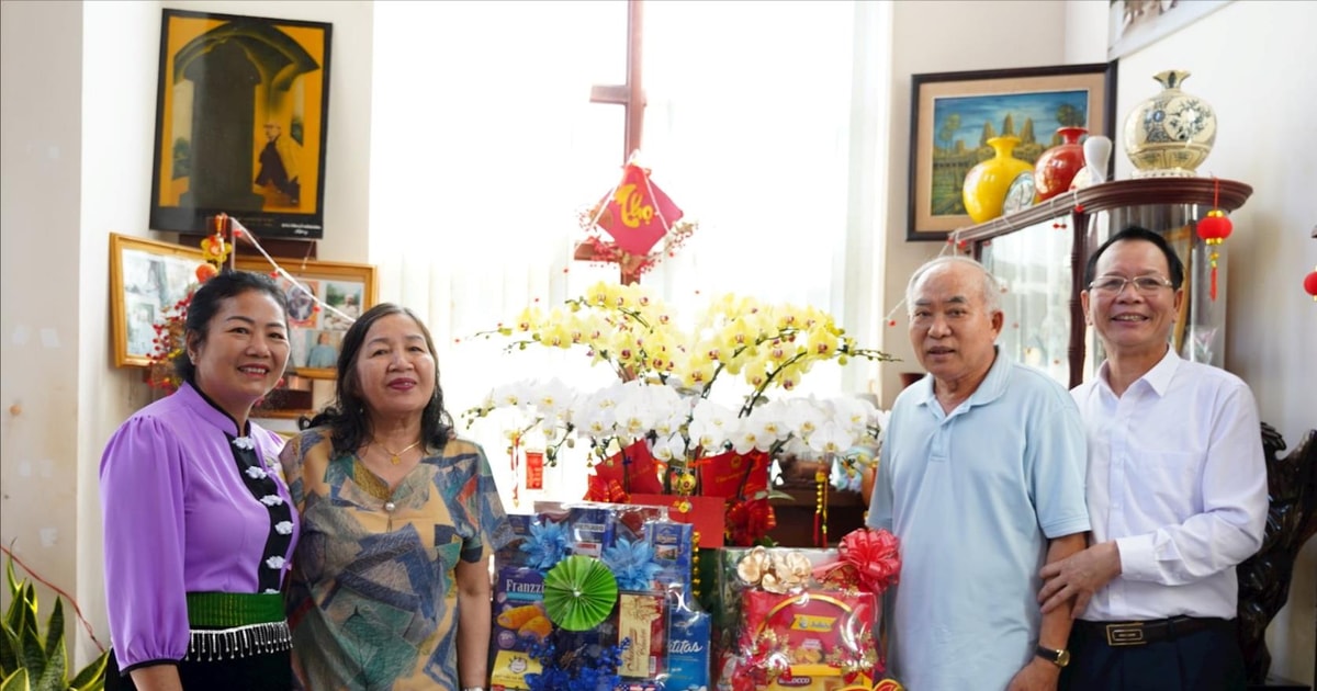 Dak Nong Provincial Party Secretary Ngo Thanh Danh visited and wished a happy new year to families of...