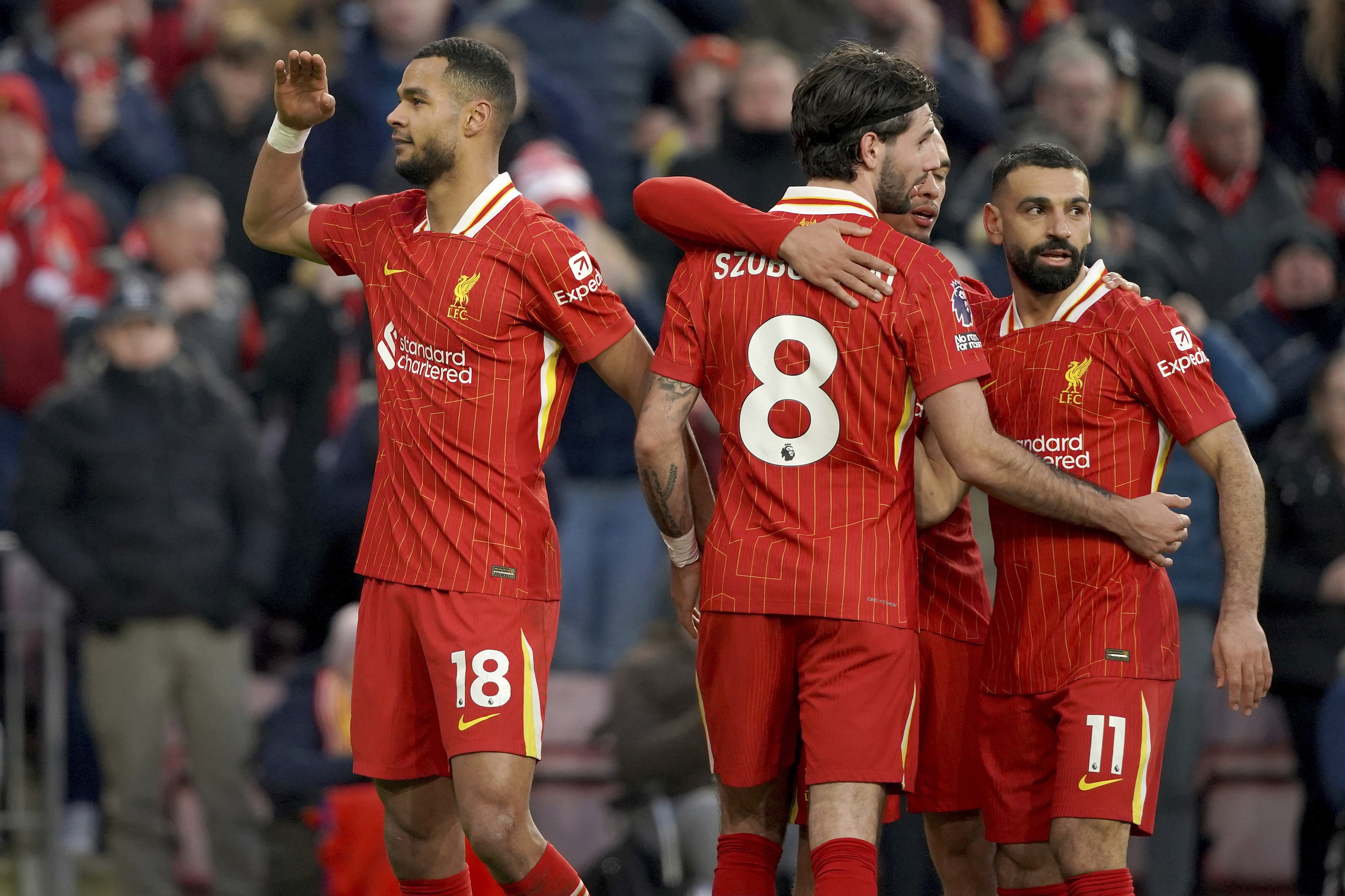 Liverpool trình diễn sức mạnh hủy diệt, Arsenal 'mướt mồ hôi' mới thắng sau tấm thẻ đỏ- Ảnh 2.