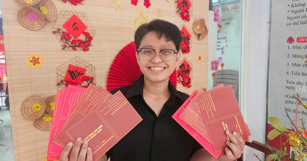 Les jeunes sèment des graines de printemps à partir de gouttes de sang rouge