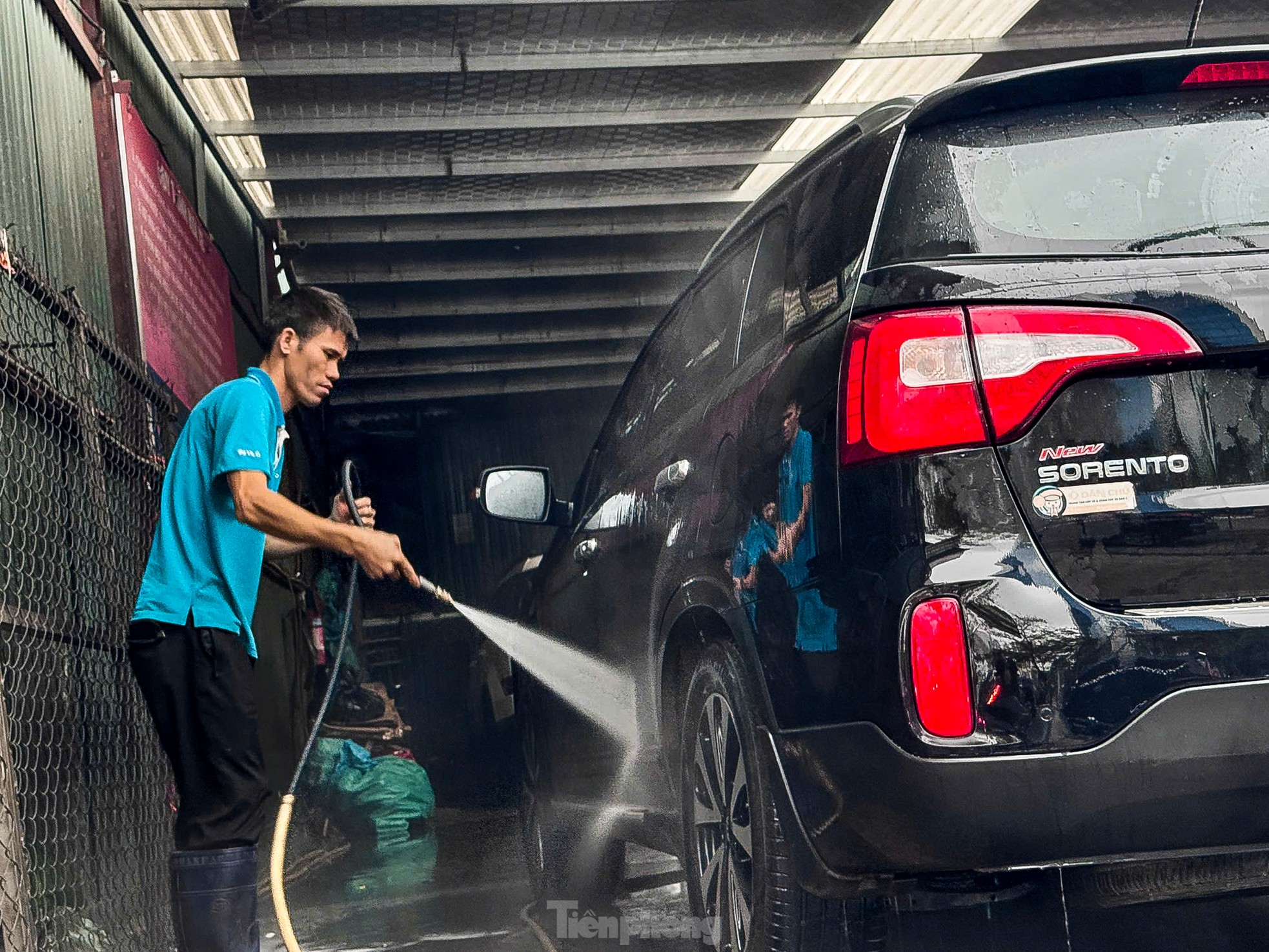 ハノイ：旧正月が近づくと洗車サービスが大儲け、価格は通常の3～5倍に上昇 写真2