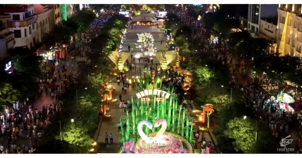 Ho-Chi-Minh-Stadt eröffnet die Nguyen Hue Flower Street zum Jahr der Schlange 2025