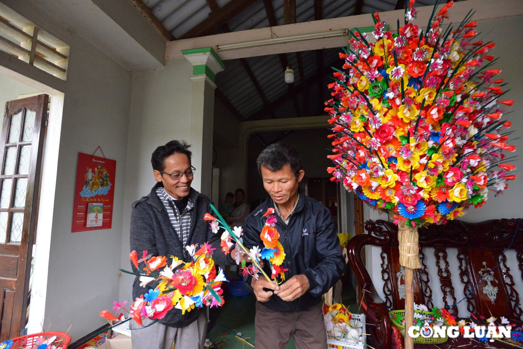 hue hoai co trong sac mau hoa giay thanh tien hinh 10