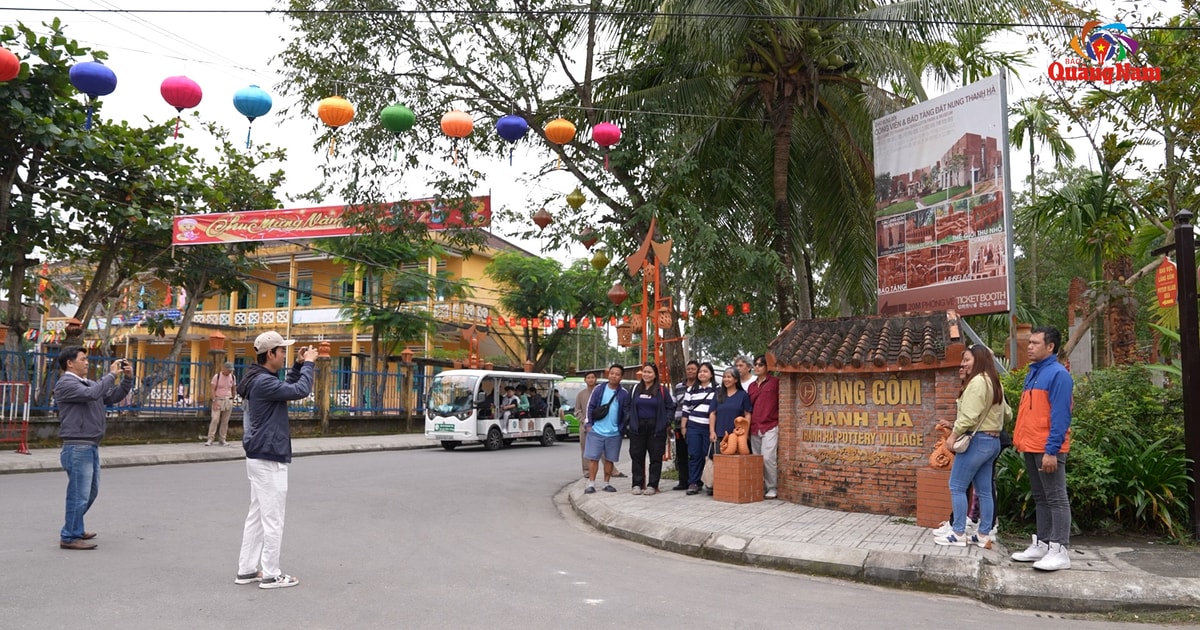 Visit Thanh Ha pottery village to see snake sculpture