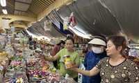 Der Tet-Markt ist spärlich, Händler