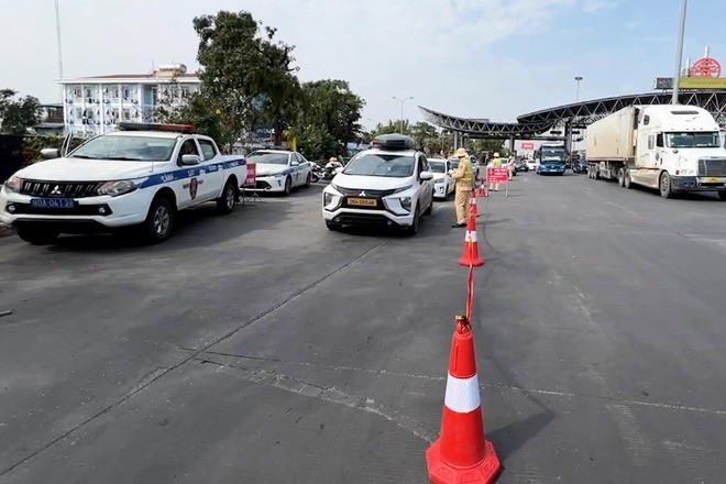 Check alcohol concentration of 100% of drivers from the entrance of Phap Van - QL45 highway