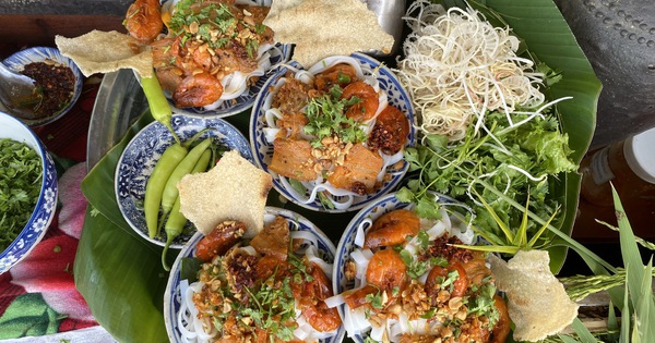 Famous Quang noodles Phu Chiem