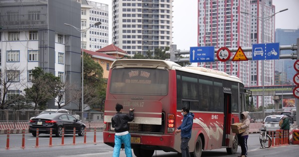 Xe dù, bến cóc hoành hành dịp Tết ở Hà Nội