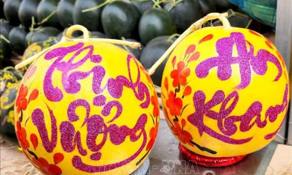 Specialty fruits displayed during Tet attract customers