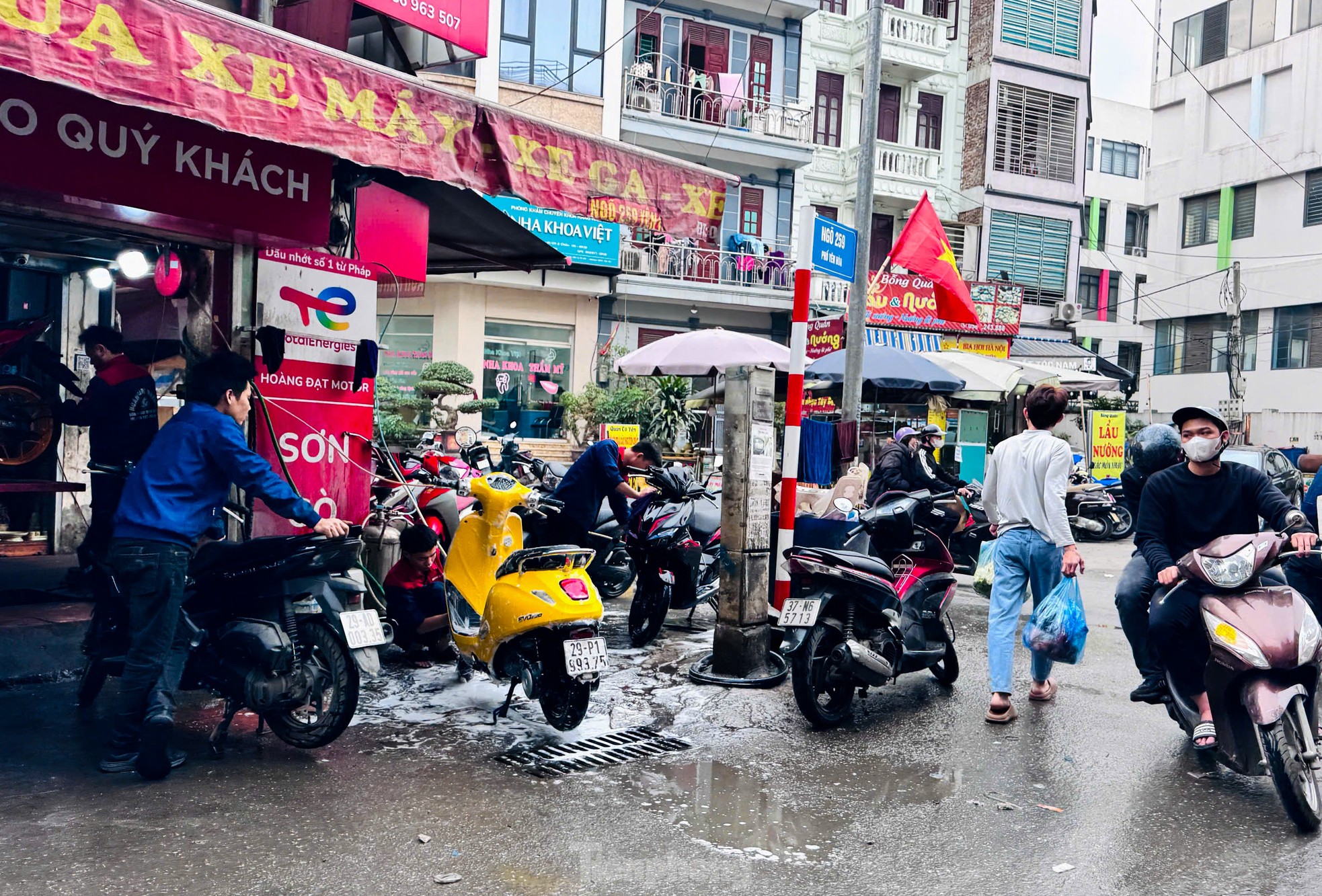 ハノイ：旧正月が近づくと洗車サービスが大儲け、価格は通常の3～5倍に 写真12