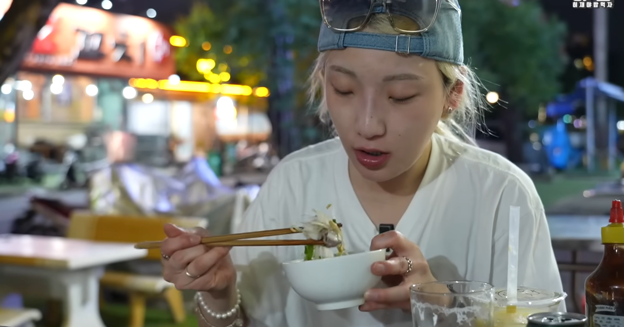 ‘นักบุญอาหารเกาหลี’ กลับมาเวียดนามจานเดียว กิน 4 ชาม จ่ายเกือบครึ่งล้าน