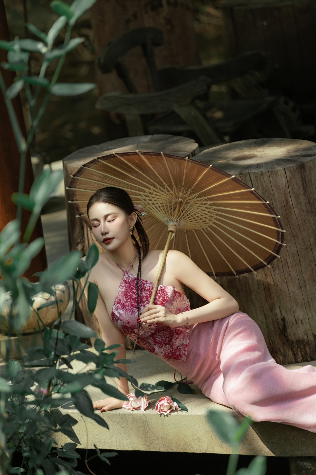 Cao Thùy Trang hóa nàng xuân khoe dáng với áo dài, áo yếm - 3