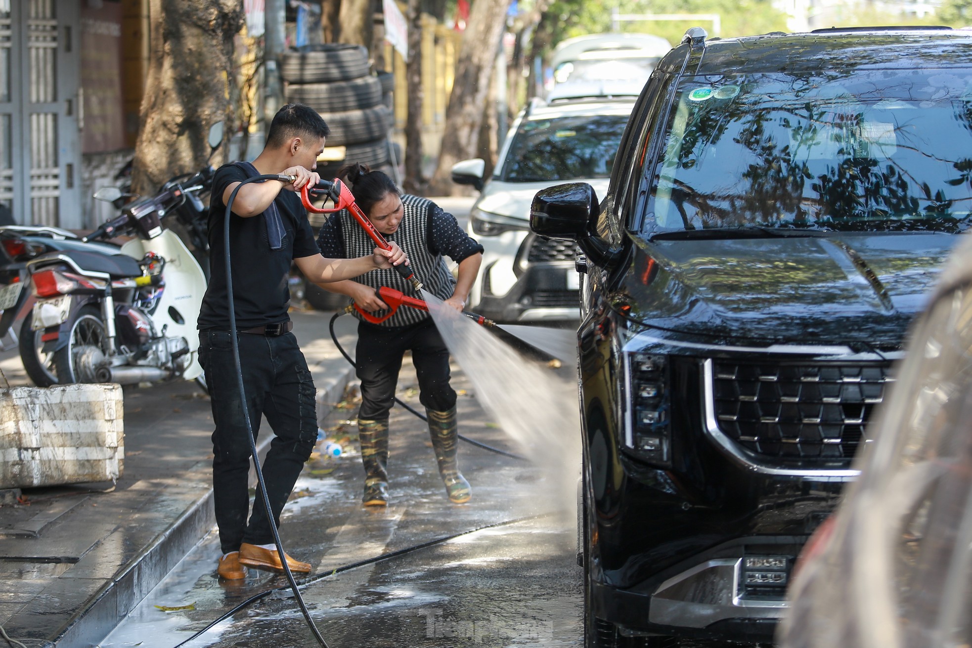 ハノイ：旧正月が近づくと洗車サービスが大儲け、価格は通常の3～5倍に 写真11