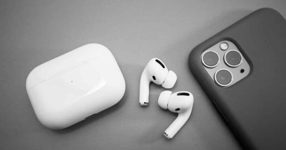 Apple still plans to have AirPods with integrated camera