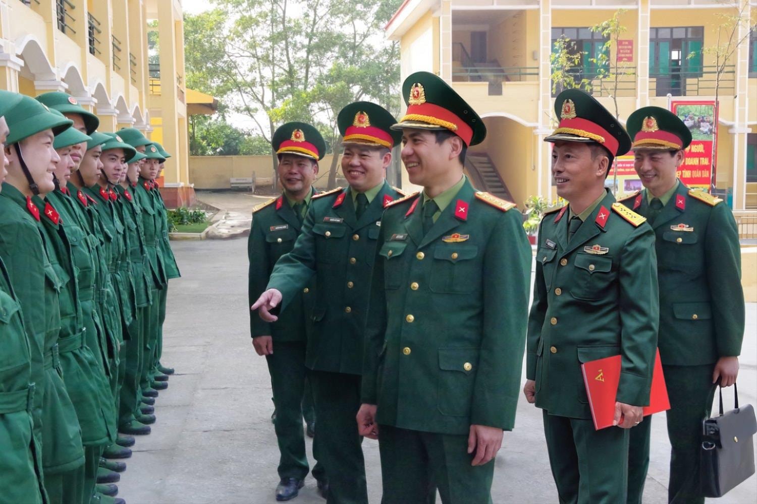 Building a strong, comprehensive, 'exemplary, typical' armed force of Hai Duong province