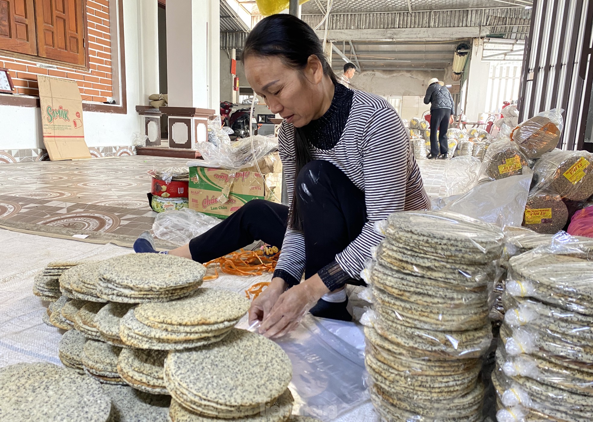 คนงานในหมู่บ้านทำกระดาษสาในเหงะอานยุ่งมากในช่วงเทศกาลเต๊ด ภาพที่ 11