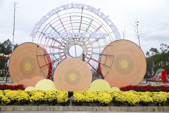 The vibrant spring flower street in Bac Ninh (photo 1)