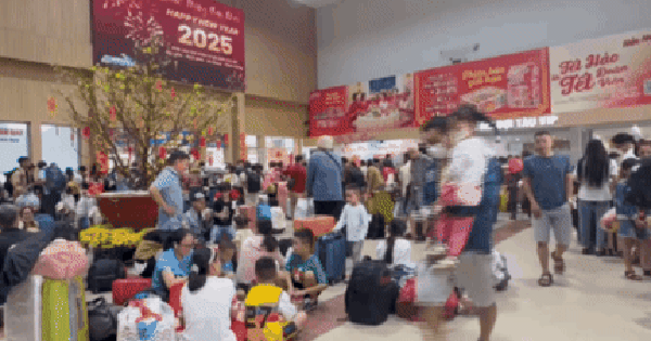 Der Bahnhof Saigon befördert während des Tet-Festes fast 62.000 Passagiere, die Ho-Chi-Minh-Stadt verlassen.