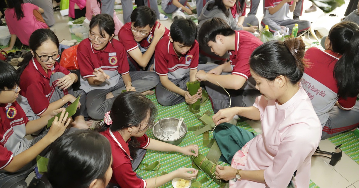 Tet past and present of teachers and students