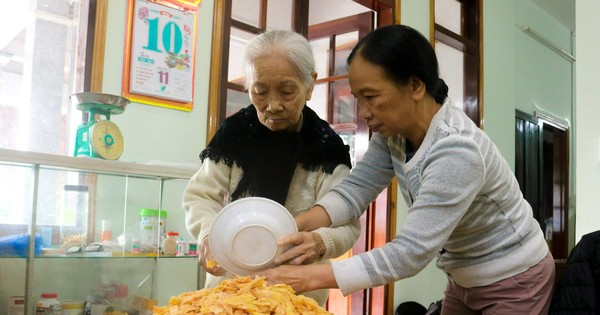 The last person to keep the profession of making 'poor family jam' in Hue