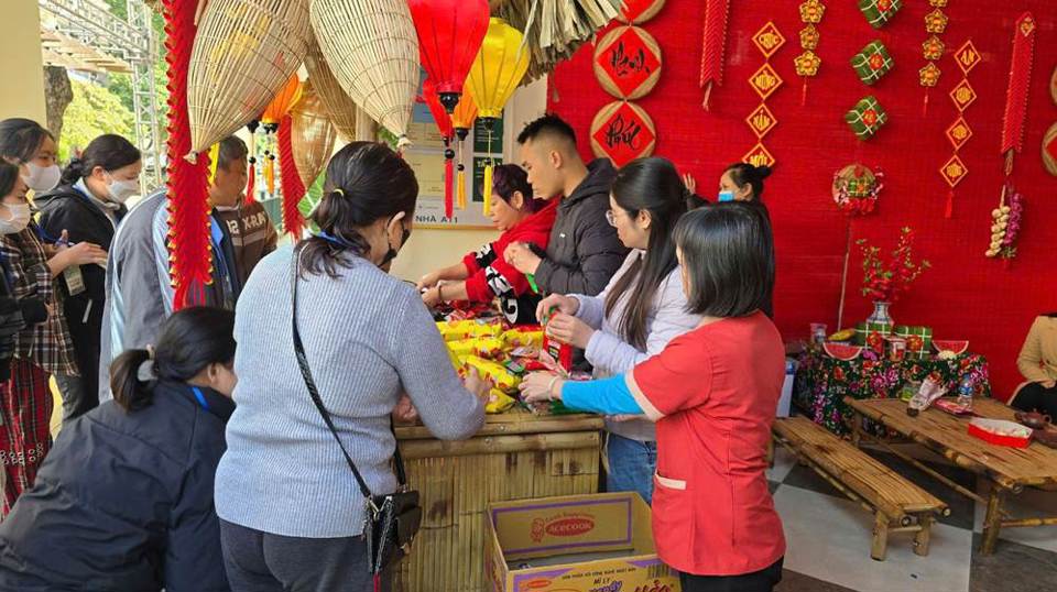 Se instalaron puestos de Zero-dong para atender a los pacientes y sus familias durante el Tet.