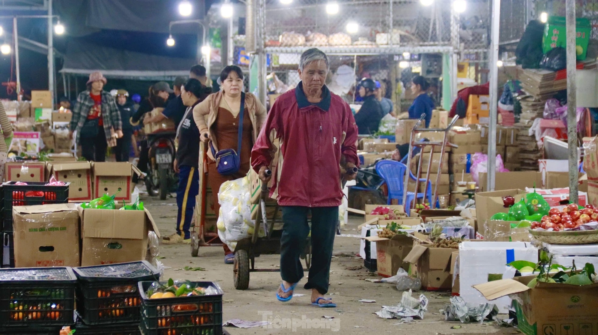 'Cửu vạn' vất vả mưu sinh trong những ngày cuối cùng của năm ảnh 16