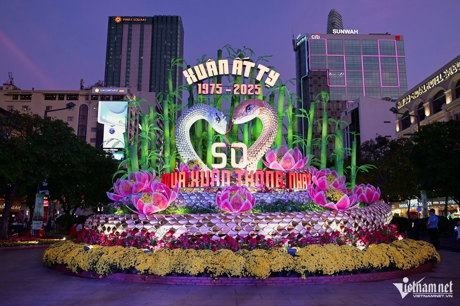 Nguyen Hue Flower Street on the occasion of Tet At Ty begins welcoming visitors