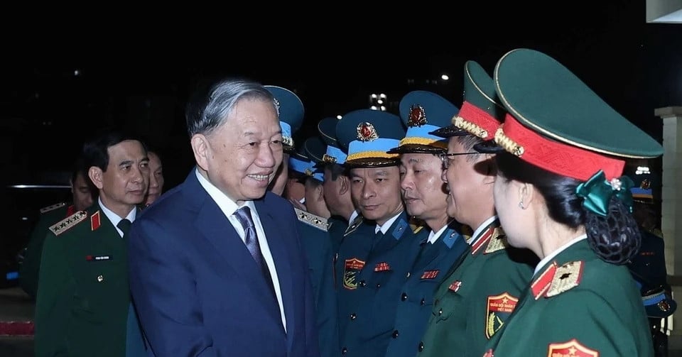 General Secretary To Lam visits, inspects and wishes Happy New Year to Police and Military units