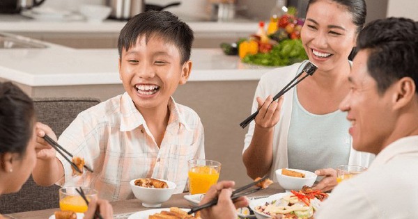 3 đối tượng cần 'kiềm chế' khi ăn uống ngày Tết