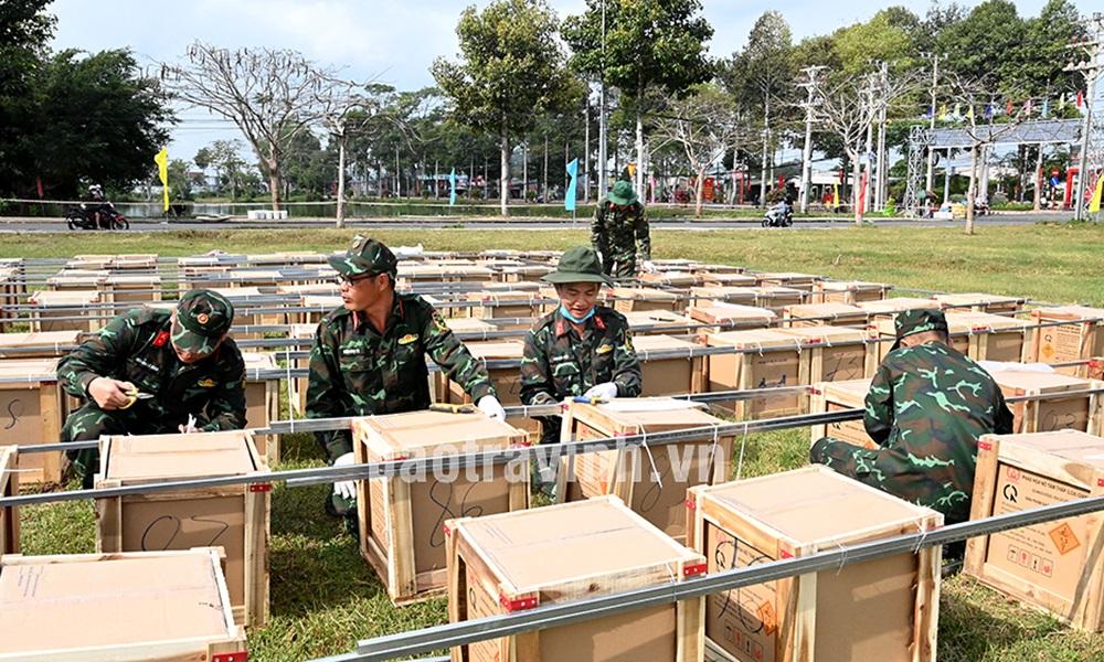 Sẵn sàng bắn pháo hoa phục vụ Nhân dân đêm giao thừa