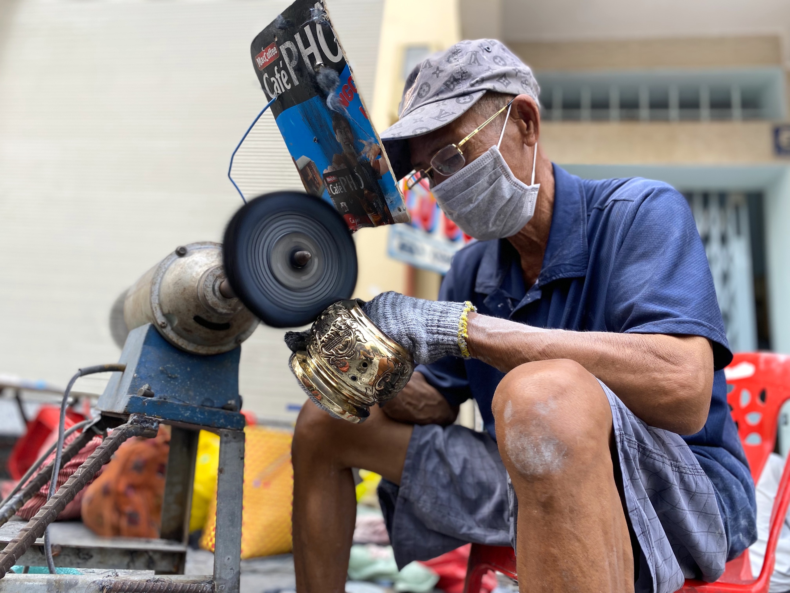 Nghề đánh bóng lư đồng 