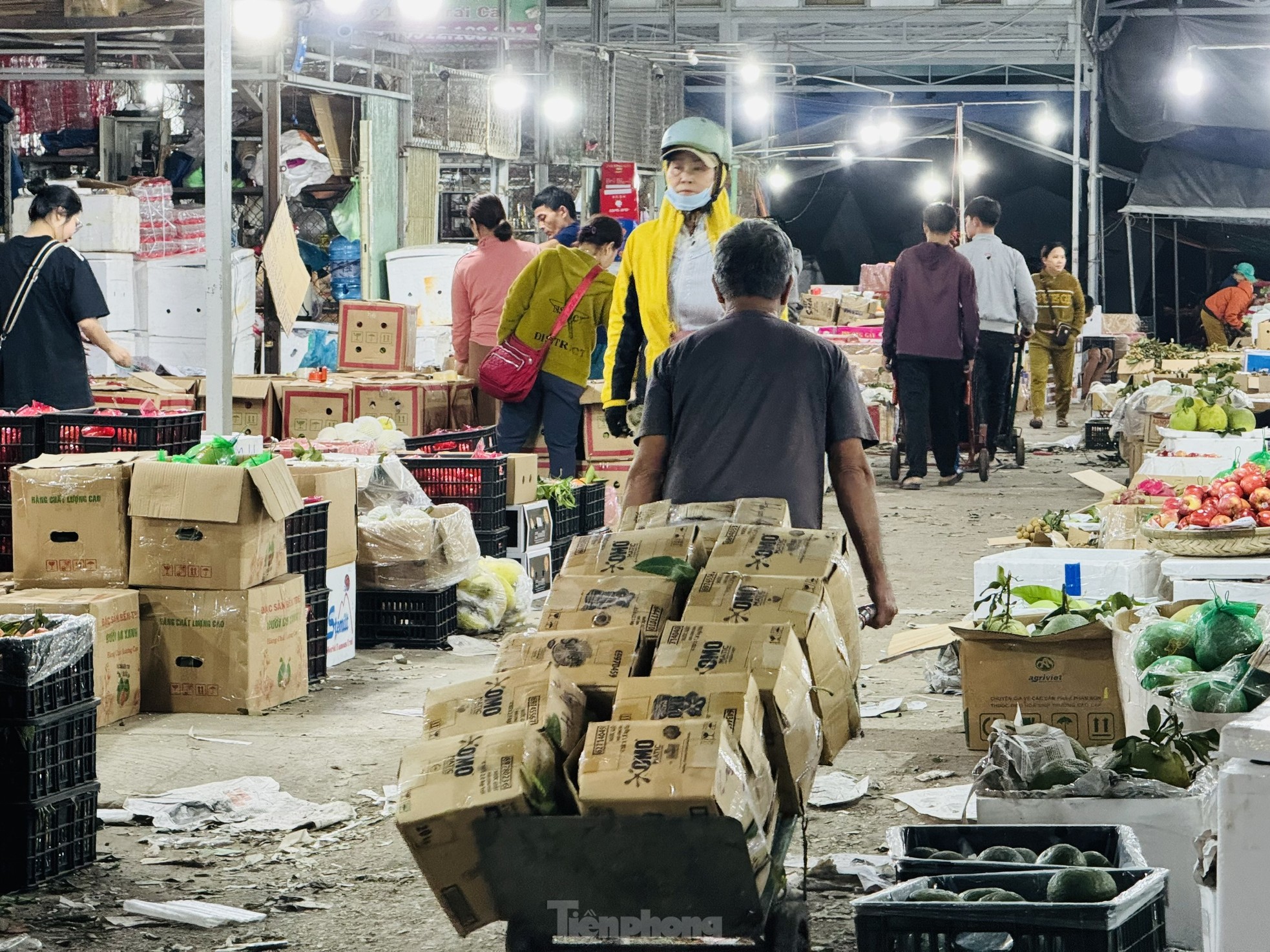 'Cửu vạn' vất vả mưu sinh trong những ngày cuối cùng của năm ảnh 9