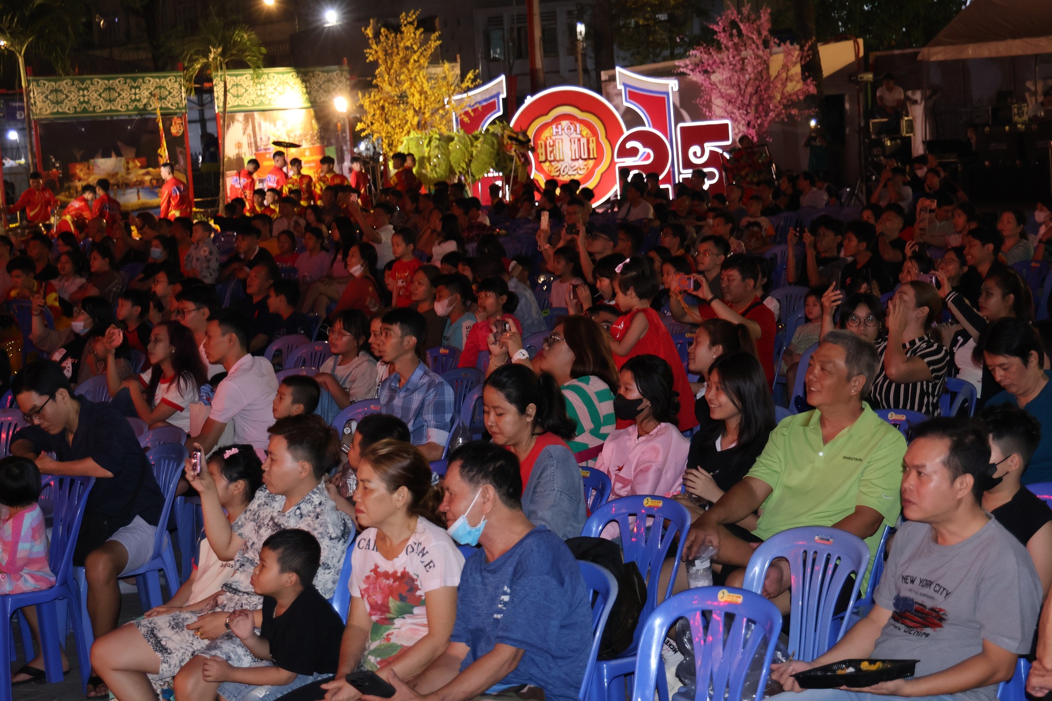 Lung linh Hội đèn hoa Xuân Ất Tỵ  - Ảnh 5.