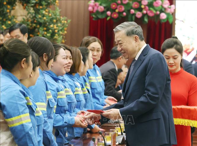 To Lam 사무총장은 하노이 수도 당위원회, 정부 및 인민을 방문하여 새해 복 많이 받으십시오.