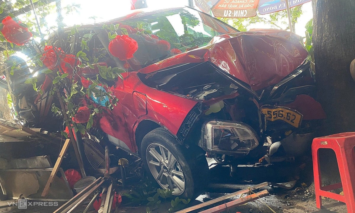 Une voiture s'écrase dans un café bondé à Hô Chi Minh-Ville