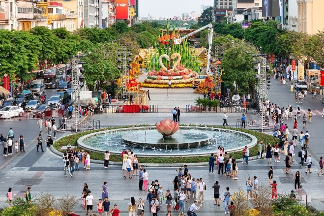 7 lugares de estacionamiento para que la gente disfrute de la calle de flores Nguyen Hue en Tet At Ty 2025