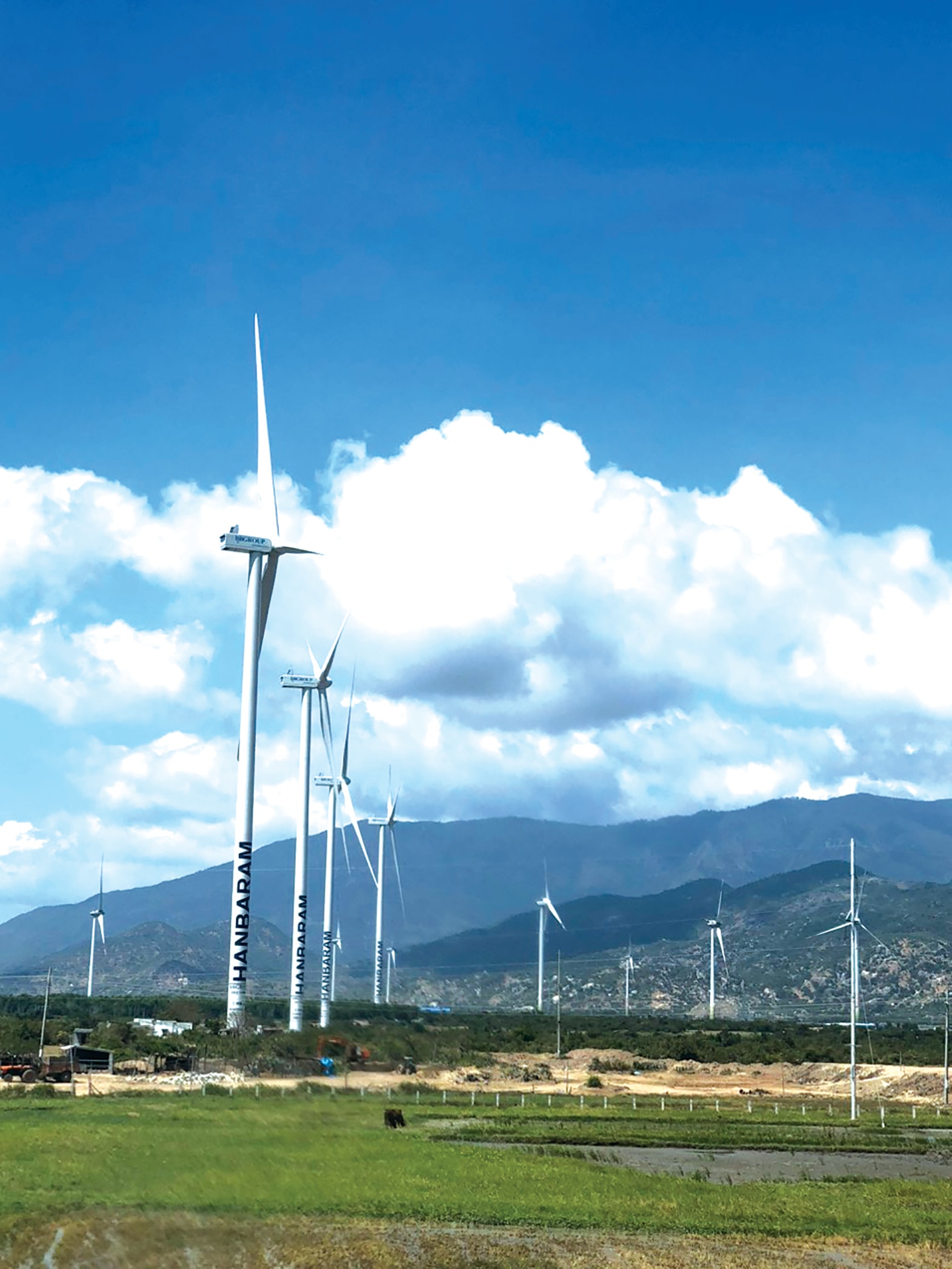 រូបថតទី 4 (ដោយអ្នកនិពន្ធ) - កសិដ្ឋានខ្យល់នៅនិញធ្វឹន