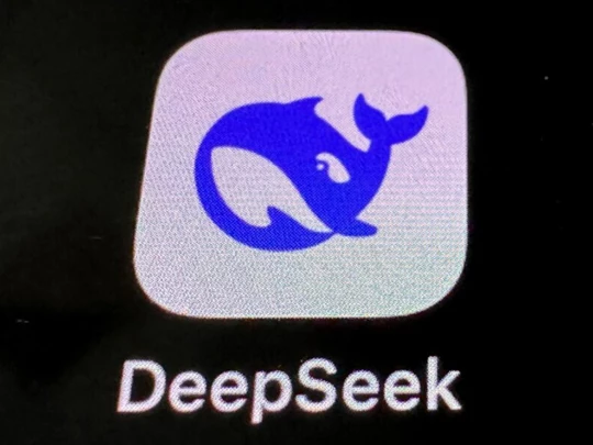 تطبيق DeepSeek يتفوق على تطبيق ChatGPT ويحتل المرتبة الأولى في متجر التطبيقات