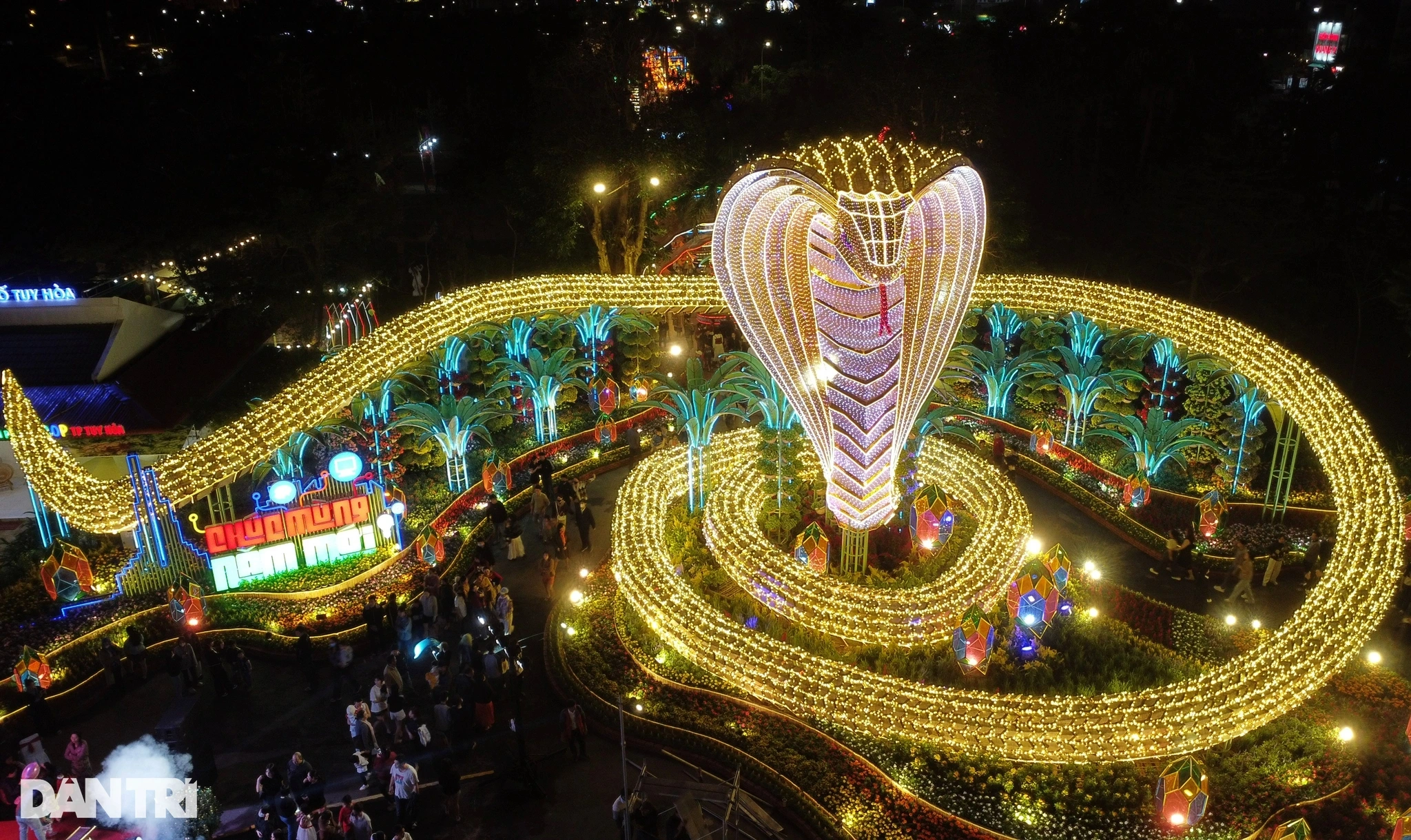 See the 135m long snake mascot in Phu Yen