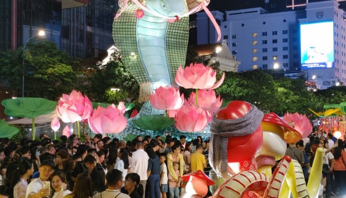 Nguyen Hue Flower Street Tet At Ty 2025 officially opens