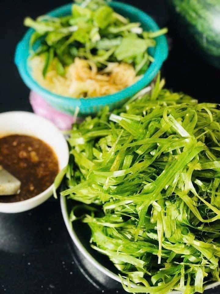 Ở miền Tây có loại rau giá rẻ 